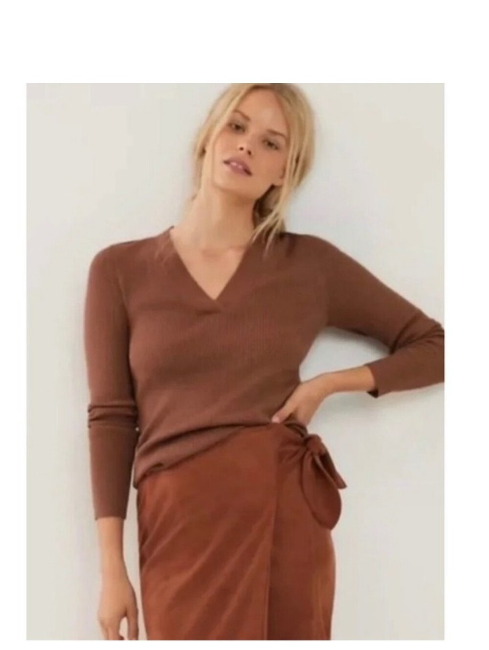 Anthropologie Women's Chocolate Metallic Ribbed V-Neck Sweater - Picture 7 of 8